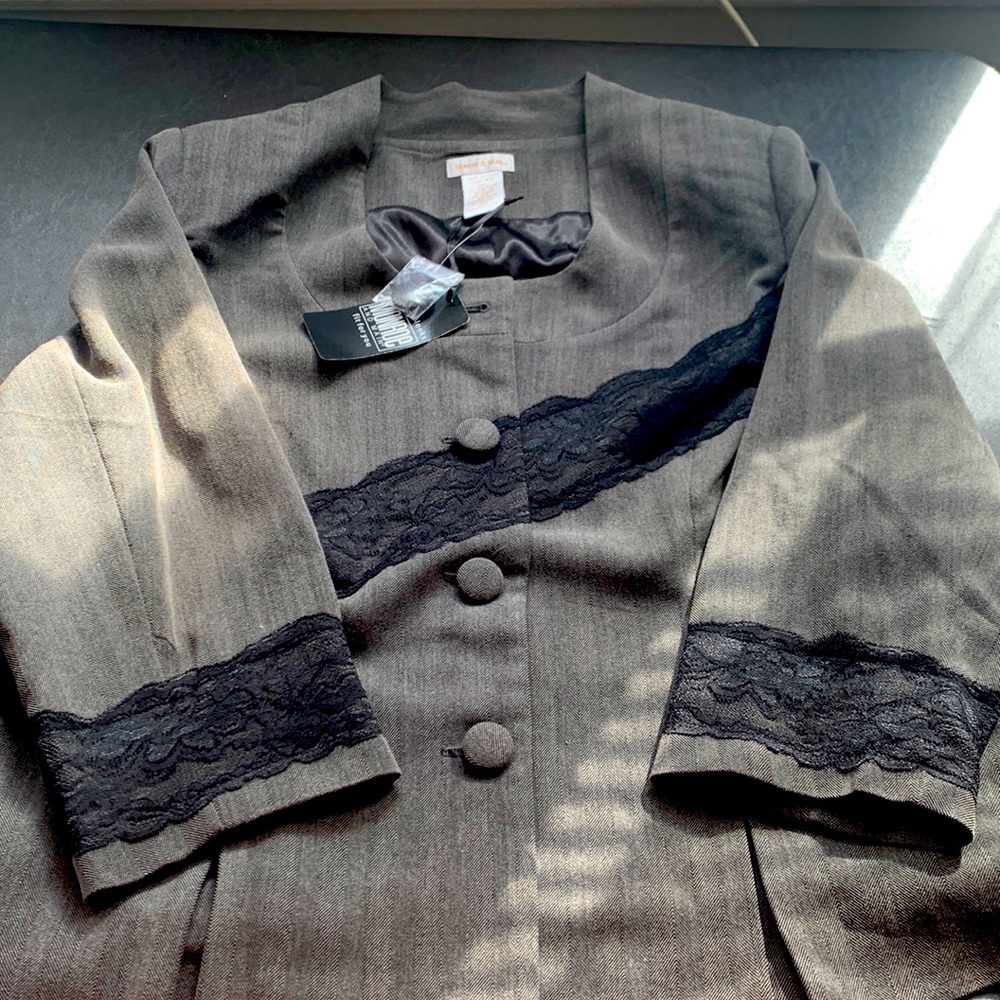 Sultry Grey with Black lace skirt suit 🖤💼